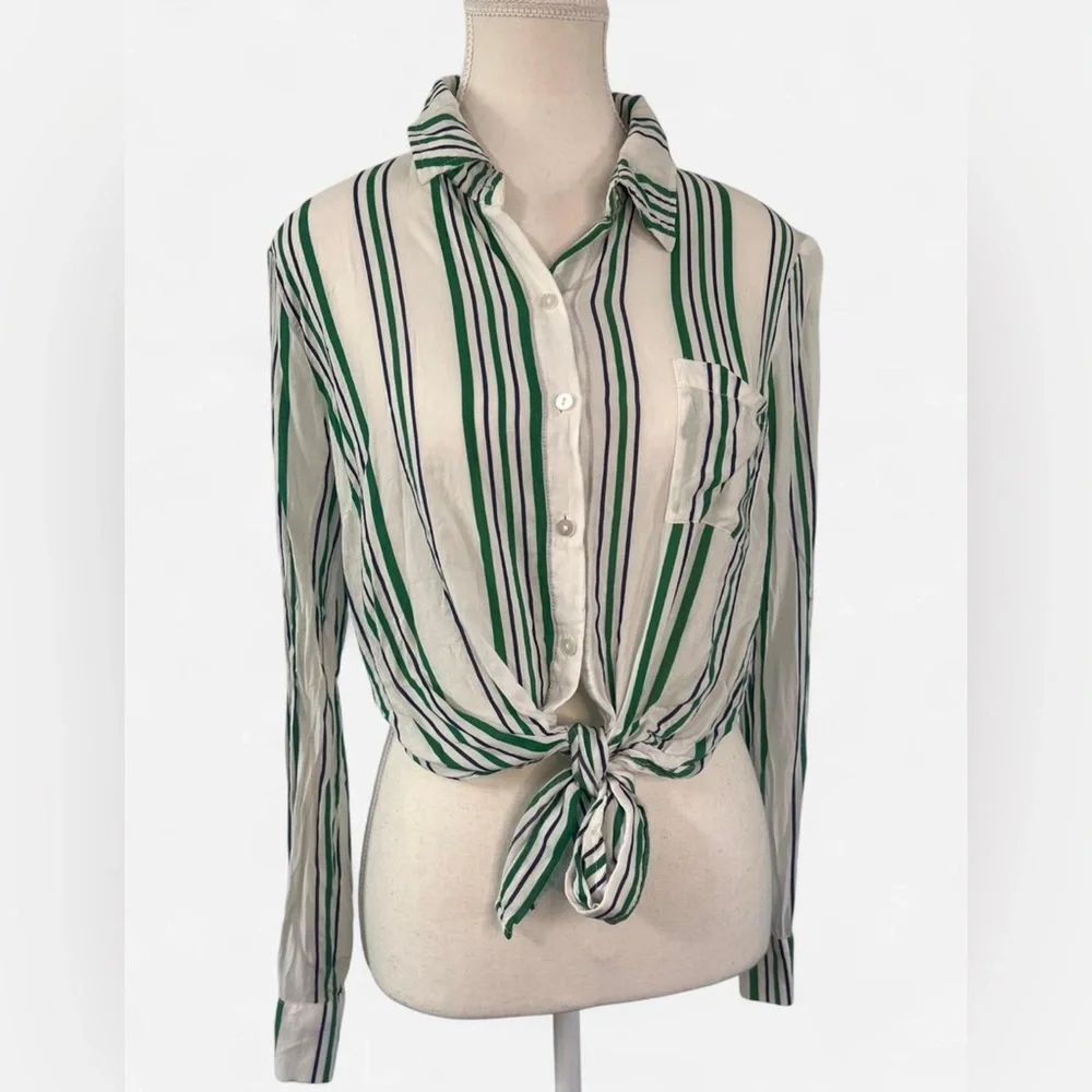 Forever 21 tie front Shirt‎